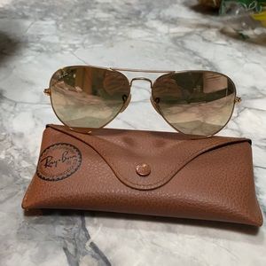 Pink and gold Ray-Ban avaitors